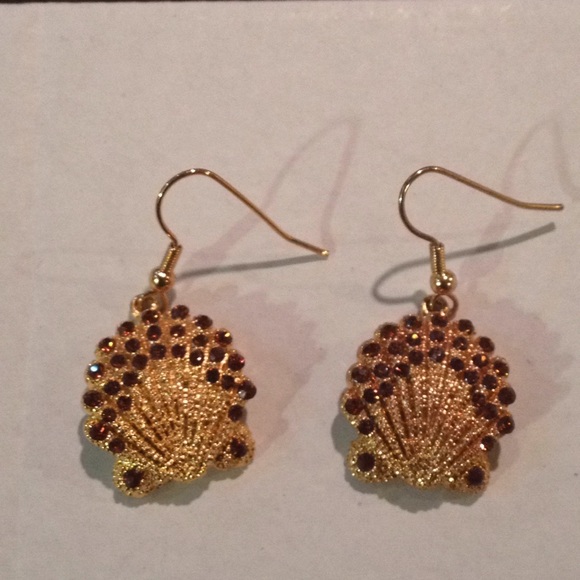 Napier Accessories - Beautiful Seashell earrings!